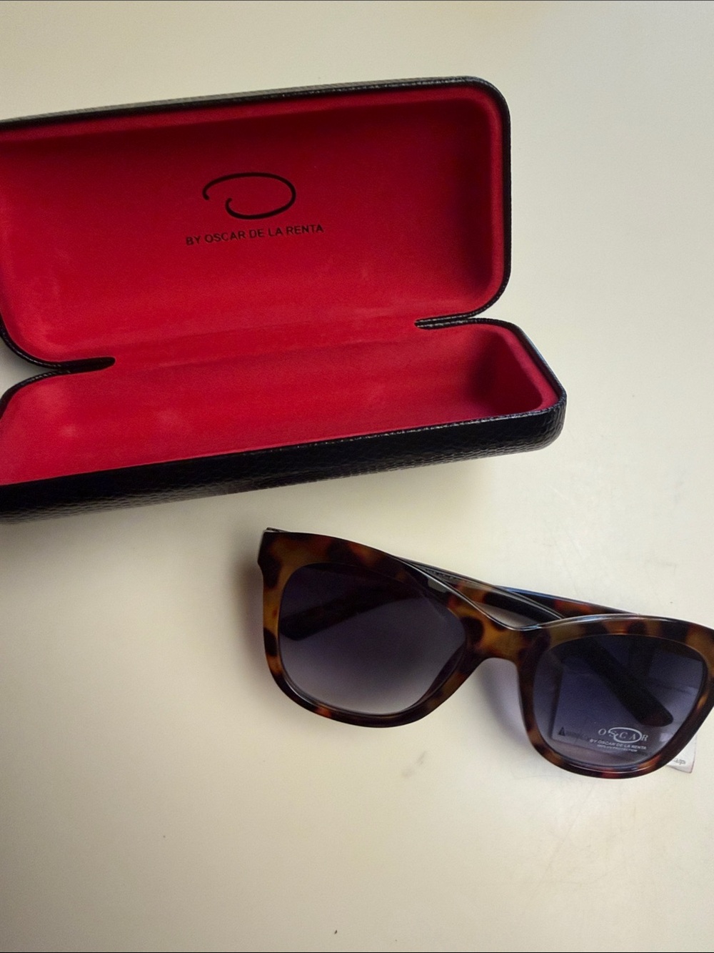 Oscar de la Renta Tortoiseshell Sunglasses with Dark Gray Lenses